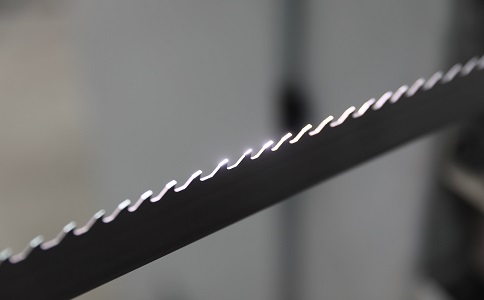 荆州双金属带锯条产生切削噪音的原因具体有哪些？